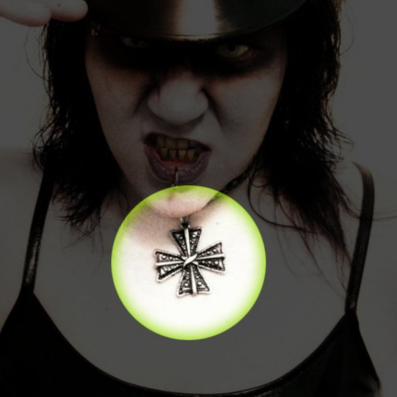 ISO Vintage Iron/Maltese Cross Pendant Brooch - Picture 7 of 7